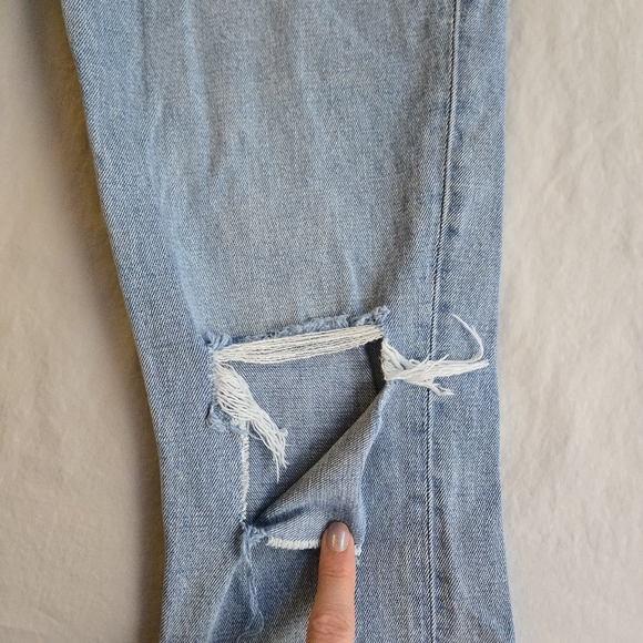 Abercrombie & Fitch The Skinny High Rise Ripped Knee Light Blue Jeans - Picture 5 of 11